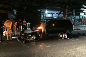 2 xe máy trượt 20 m ở quận 12 làm 3 người bị thương