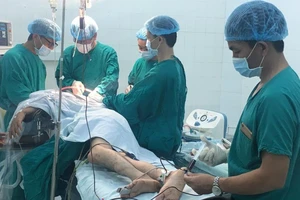 Xe tải gây tai nạn rồi bỏ chạy làm 5 người chết trên QL20