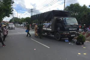 Người đàn ông chết thảm dưới bánh xe tải ở Bình Dương
