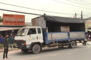 Thương tâm: Nữ sinh lớp 7 đi học về bị xe tải tông tử vong