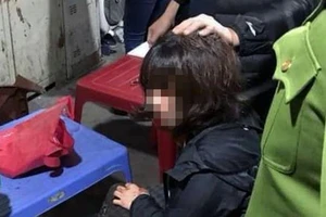 Điều tra nghi án nổ súng, cướp tài sản ở chợ Long Biên