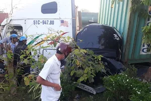 Kinh hoàng: 5 người chết vụ container tông ô tô ở quốc lộ 22