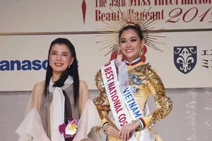 Tường San đoạt giải Quốc phục đẹp nhất Hoa hậu Quốc tế 2019