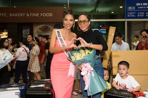 Hoàng Thùy đã chính thức sang Mỹ thi Miss Universe 2019