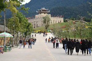 Lễ hội Yên Tử, đền Trần, chọi trâu... tạm dừng vì dịch Corona