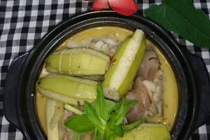 Thèm sao nồi giò heo hầm chuối chát của mẹ