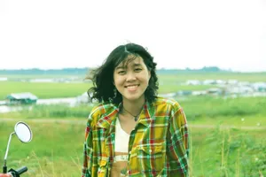 Cô gái trẻ hát nhạc Trịnh gây sốt trên mạng là ai?