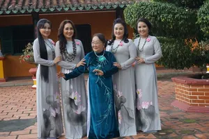 4 chị em Thanh Hằng hát cải lương và làm diễn viên