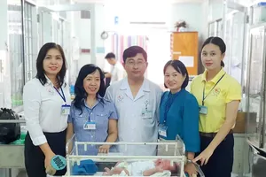 Bé trai vừa sinh ra đã bị mẹ bỏ rơi trong bệnh viện