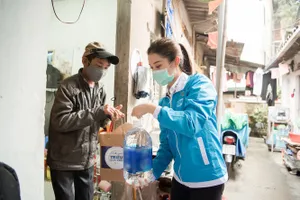 Á hậu Huyền My trao 8.000 suất ăn giúp người nghèo, sinh viên