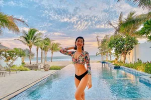 Sao Việt nghỉ lễ khoe dáng gợi cảm trên bãi biển 