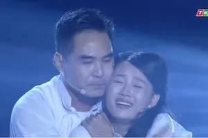 Trung Dũng hóa thân Điệp khiến ca sĩ Phi Nhung khóc