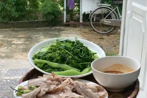 Ngọn nhãn lồng chấm mắm nêm ăn ngon phải biết