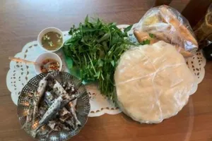 Về Quế Sơn ăn bánh tráng sắn với cá nục hấp 
