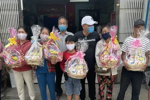 250 phần quà trao cho người ở trọ không về quê ăn tết