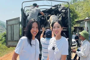 Kỳ Duyên, Minh Triệu tặng dê giống cho bà con ở Quảng Nam