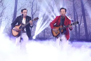 NSƯT Thế Hiển tái ngộ ‘Hoàng tử Mưa bụi’ Đình Văn sau 40 năm