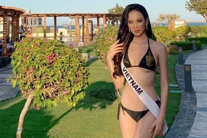 Ái Nhi khoe dáng bikini gợi cảm tại Hoa hậu Liên lục địa