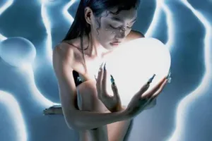 Rich kid Thảo Nhi Lê gây bão khi tung bộ ảnh nude 100%