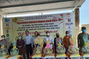 Bình Tân: 450 phần quà hỗ trợ người nghèo tết Nguyên đán 2023