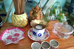 Lau dọn bàn thờ đón tết Quý Mão 2023