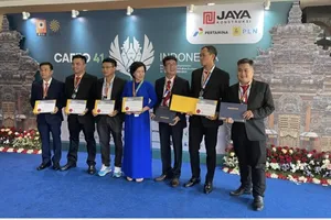 Kỹ sư EVNGENCO3 nhận chứng chỉ kỹ sư chuyên nghiệp ASEAN năm 2023