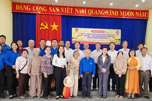 VWS tài trợ hơn 150 triệu đồng quà Tết cho bà con Quới Sơn, Bến Tre