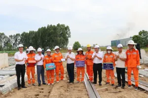 Lãnh đạo EVNNPC thăm hỏi đội xung kích hỗ trợ thi công Dự án đường dây 500kV mạch 3 Quảng Trạch - Phố Nối