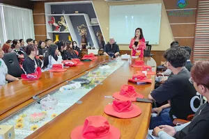 Đoàn sinh viên Trường Đại học Cần Thơ tham quan VWS