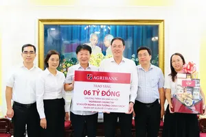 Agribank chung tay hỗ trợ đối tượng chính sách, hộ nghèo TP.HCM nhân dịp Tết Ất Tỵ 2025