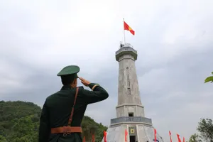 Lễ thượng cờ và gắn biển công trình Cột cờ A Pa Chải