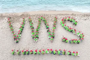 VWS đưa 400 gia đình nhân viên đến vịnh Vĩnh Hy du lịch, làm sạch bờ biển