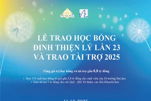 Trao học bổng Đinh Thiện Lý cho sinh viên vượt khó học giỏi