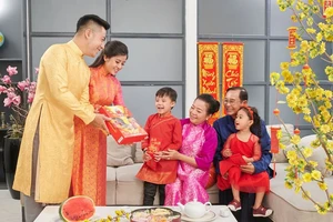 Hộp quà Tết: Xu hướng tiêu dùng mới của người Việt