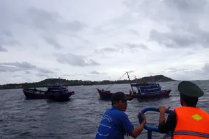 Sắp cập cảng thì tàu bị chìm 