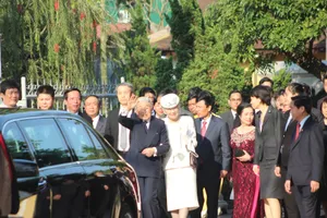 Nhật hoàng thăm nhà lưu niệm Phan Bội Châu