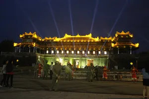 Đại nội Huế mở cửa đón du khách tham quan về đêm