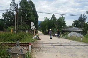 Ông lão 68 tuổi thoát chết sau khi bị tàu hỏa tông