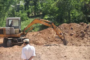 Vụ mộ vợ vua: Dù mộ của ai cũng cần tôn trọng