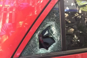Kẻ trộm đập kính 5 ô tô lấy tài sản