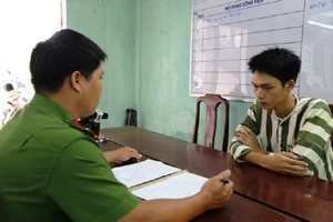 Cưỡng hiếp không thành, cướp iPhone của nạn nhân