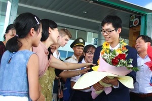 Quốc Học Huế rộn rã đón giải vàng Olympic Quốc tế