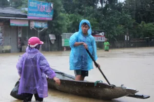 Chùm ảnh: Nước lũ lên nhanh ở hạ lưu sông Bồ