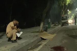 Lao xe máy lên vỉa hè, đôi nam nữ tử vong