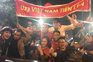 Lắp màn hình 'khủng' cho sinh viên xem chung kết U23 VN