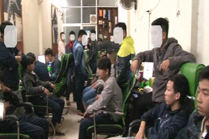 'Cho' trước kết quả xổ số, kiếm hàng trăm triệu đồng