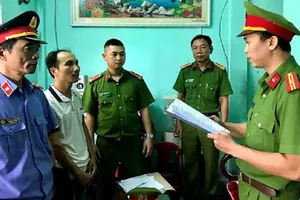Bắt thêm 2 người trong đường dây đánh bạc trăm tỉ