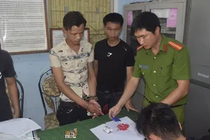 Bắt nam thanh niên tàng trữ 200 viên ma túy