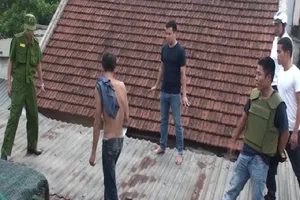 Công an thông tin vụ ngáo đá cầm dao cố thủ nhiều giờ