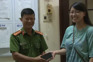 Trao trả tài sản cho Việt kiều Mỹ bỏ quên tại Huế